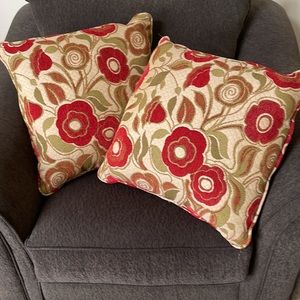 Accent Pillows Red and Green Flower Print - set of 2 - never used!